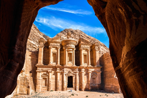 عائدات الأردن من السياحة تقفز 200% بزيارة 2.5 مليون سائح